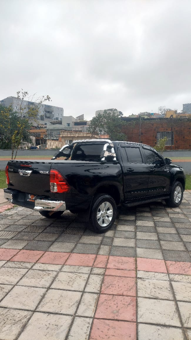 Hilux 2017 SR 4X2 CD  2.7 Flex automático - foto 4